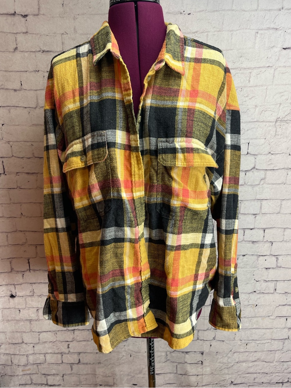 American Eagle Outfitters size large yellow and black flannel shirt